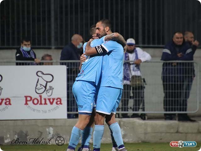 שחקני יפו חוגגים (בן מלניק)